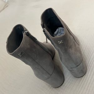 Sam Edelman sued booties